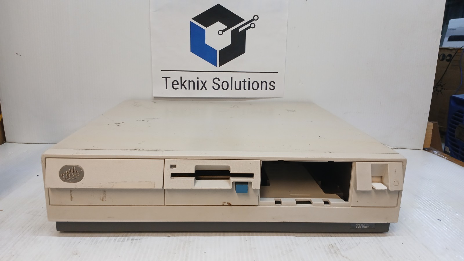 Vintage IBM Personal System/2 Model 30 8530-002 *POWERS ON* *UNTESTED* *READ!*