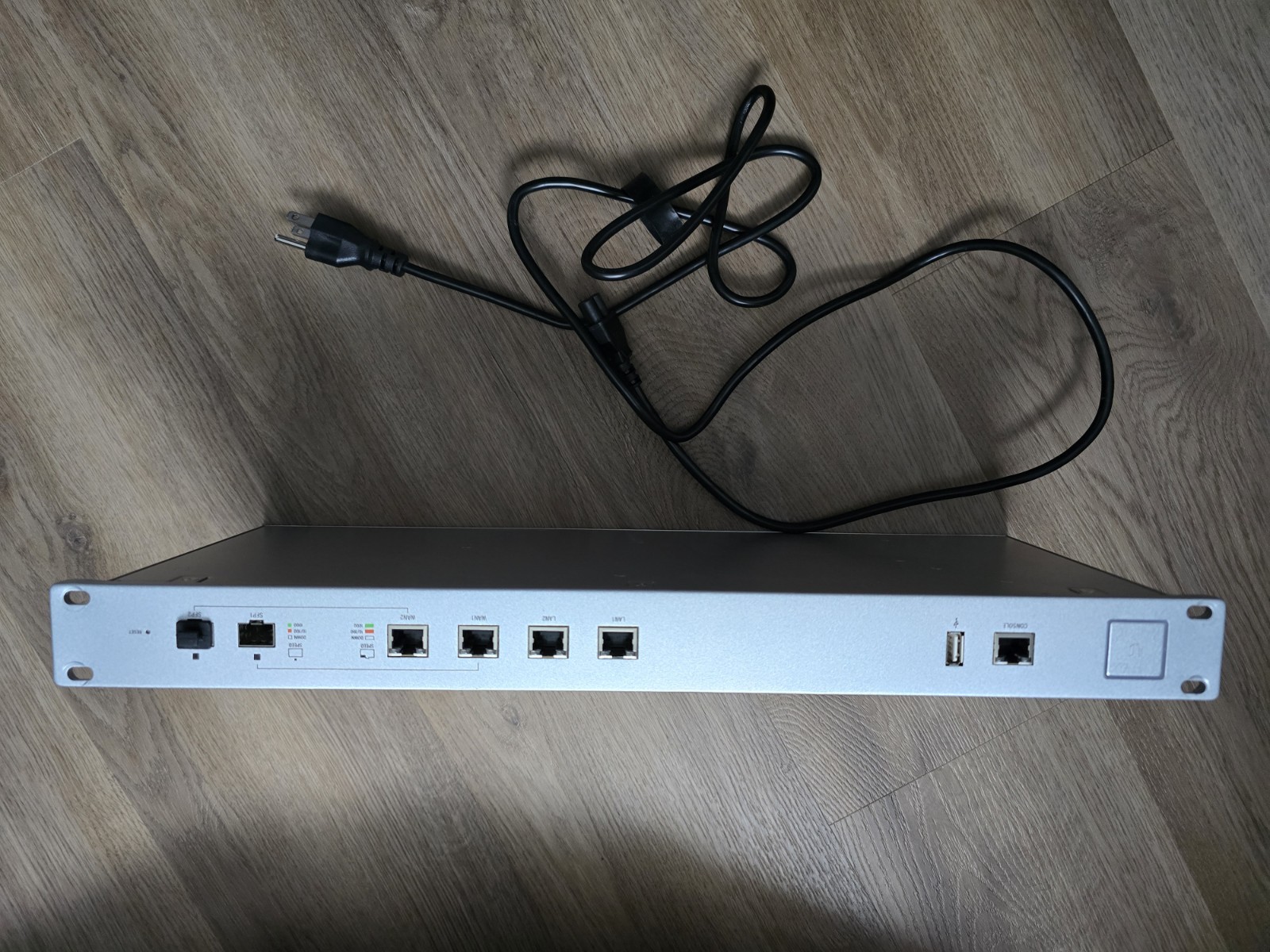 Ubiquiti UniFi USG-PRO-4 Security Gateway Pro 4-Port Gig Firewall Noctua Fans