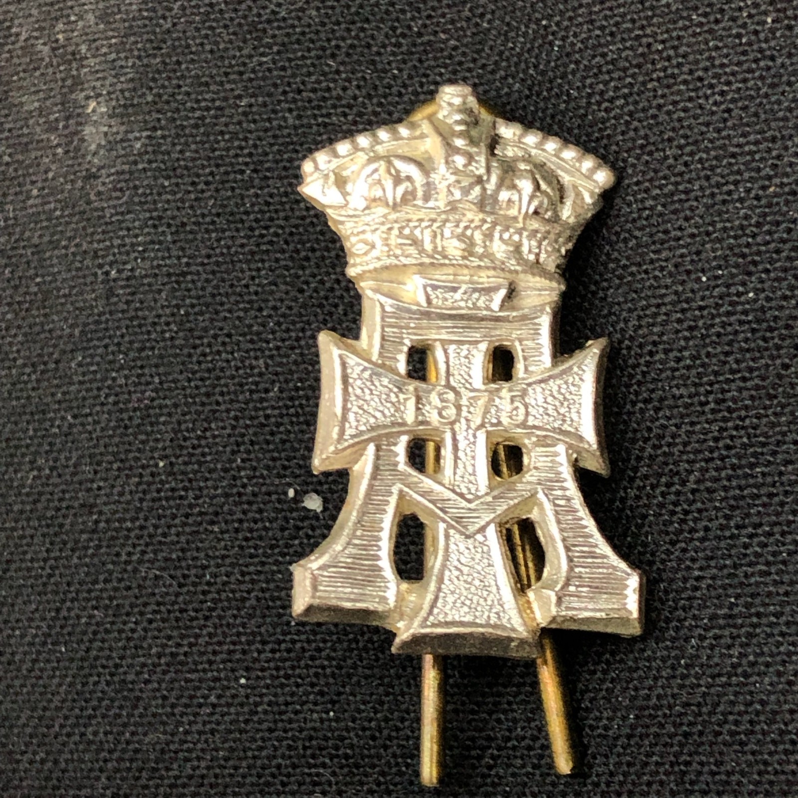Original British Army Green Howards Collar Badge
