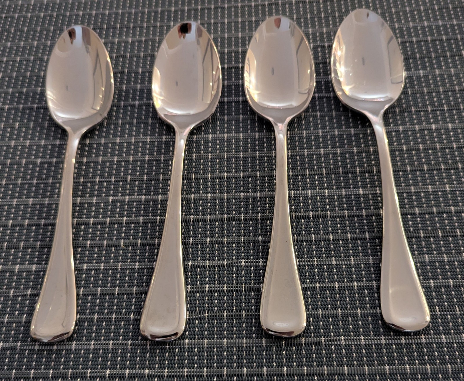 Hampton Silversmiths Geneva Glossy 18/10 Stainless Flatware 4 Soup Spoons
