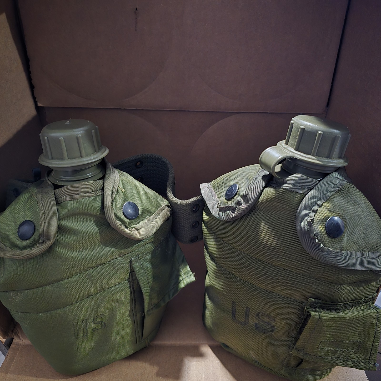 Vintage US Military Issue 1976 Dual Plastic Canteen Holder W/Belt