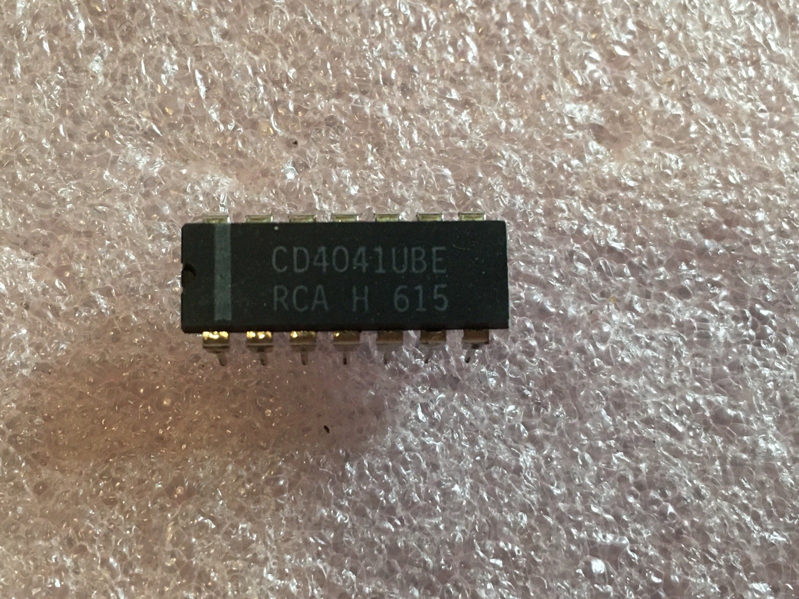 CD4041UBE IC QUAD BUFFER CMOS LOGIC NON-INVERTER 14-PIN DIP RCA (LOT OF 2)