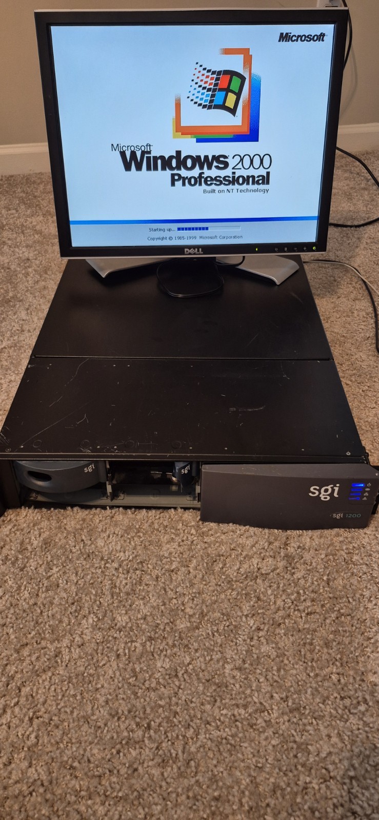 SGI 1200 Windows 2k,16gb hdd,2 x Intel III 700e mhz, 2gb ram ,Boots to Win,AS IS