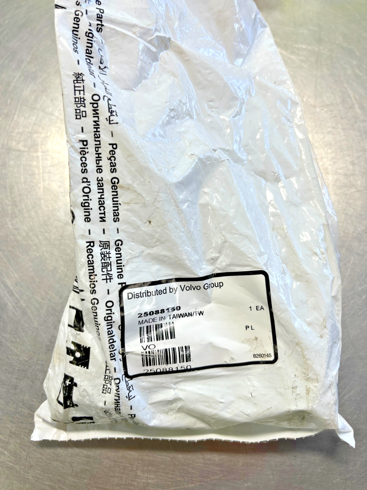 25088150  GENUINE OEM  Volvo  SCREW BOLT   MACK  Ingersoll Rand    VOE25088150