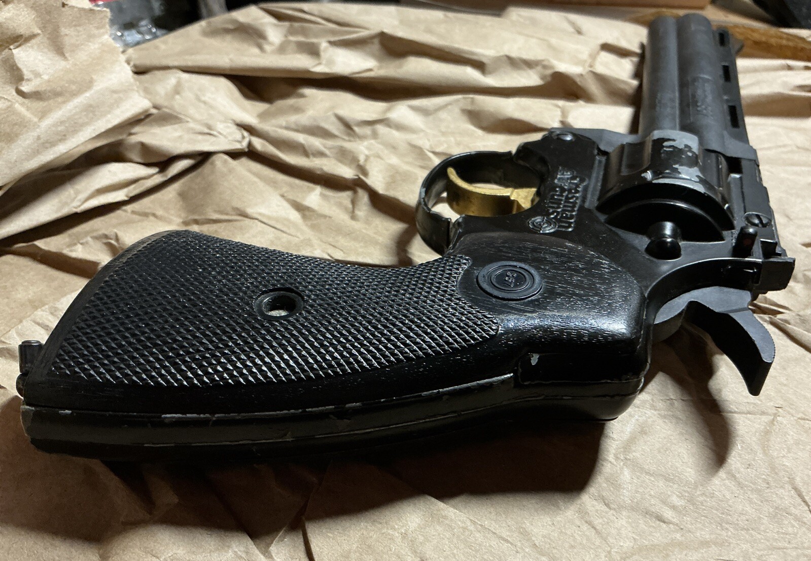 Crossman 357 pellet gun pistol Needs A Spring Adjust, Does Fire Functional
