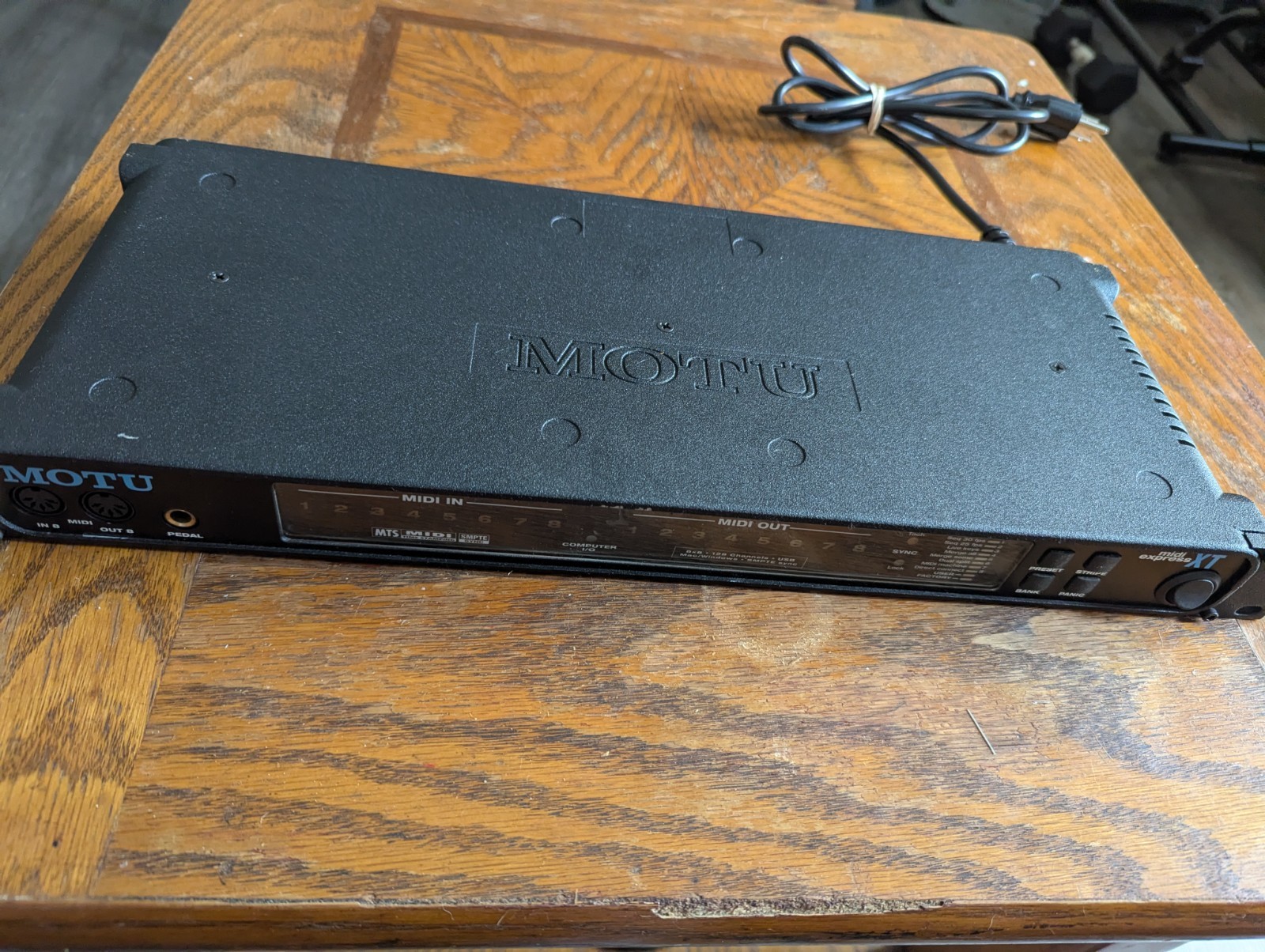 MOTU MIDI Express XT USB 8-In / 8-Out USB MIDI Interface and SMPTE Syncronizer