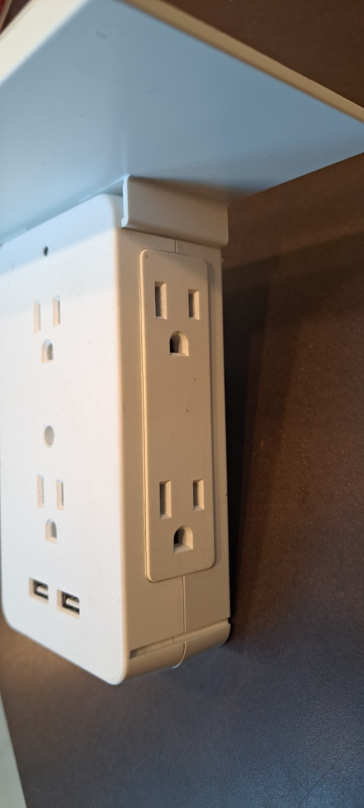 Sharper Image Socket Shelf 8 Port Surge Protector 6 Wall Outlet 2 USBs