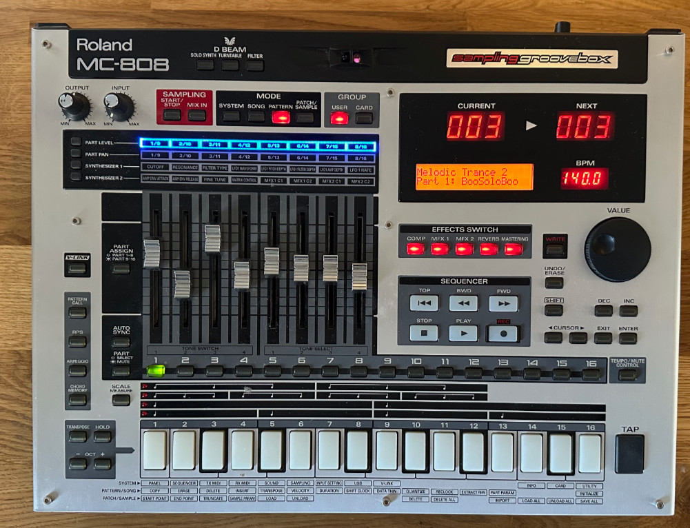 ROLAND MC808  Groovebox Sampler Sequencer Tested Working Japan Used Audio Gear