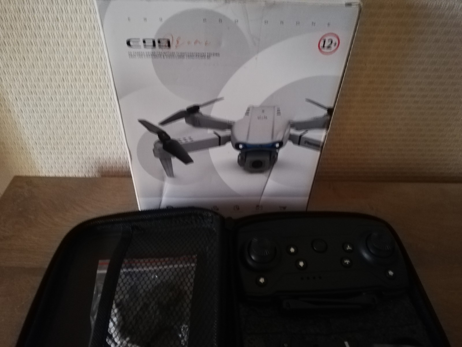 E99 Pro foldable drone / HD camera, remote control, case + accessories + battery