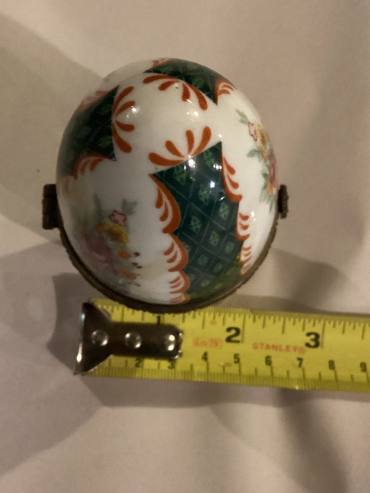 MULTICOLOR BRASS HINGED PORCELINE EGG 4” Very Good Condition