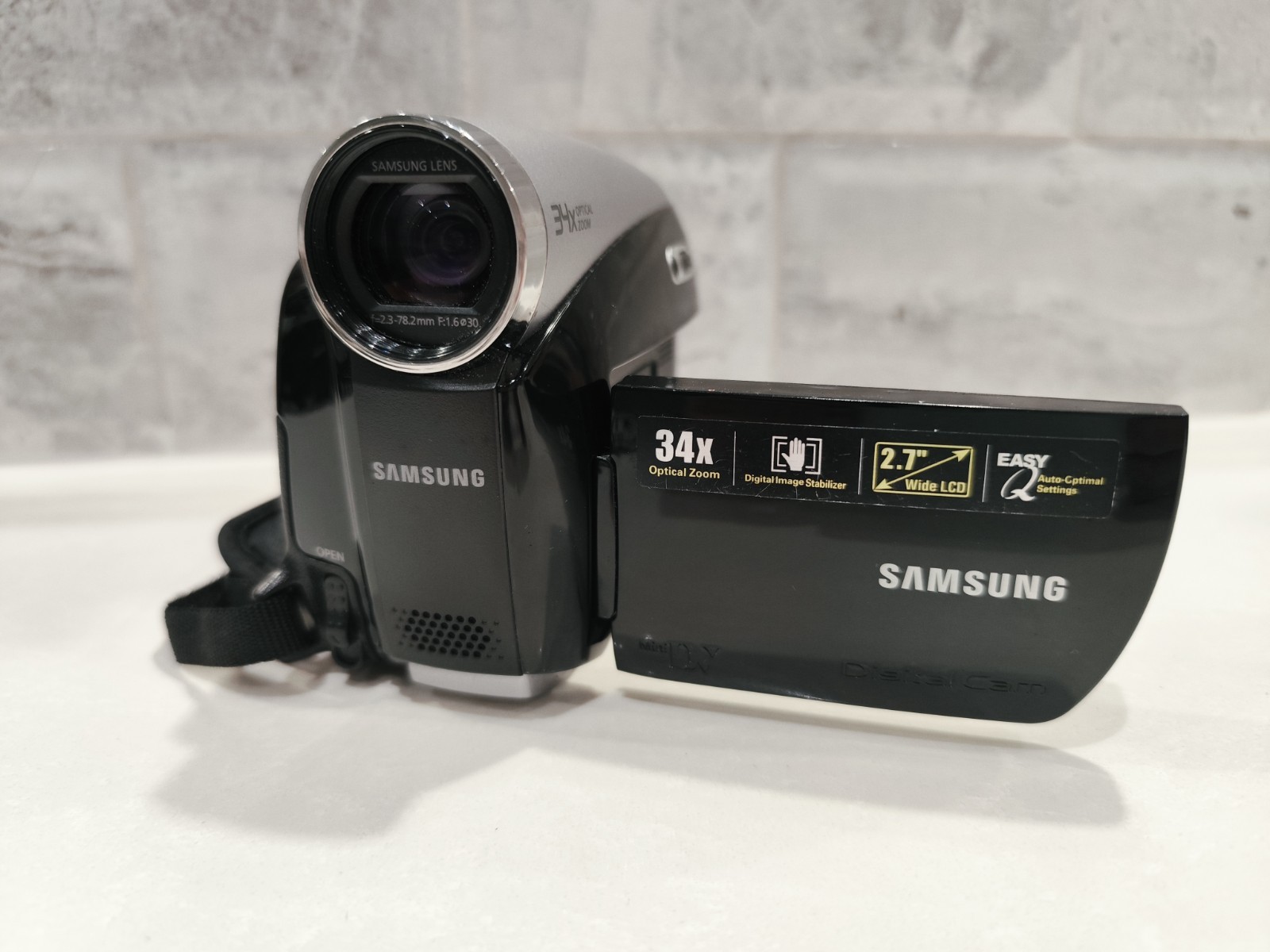 *Unit Only* Samsung VP-D381 Handheld MiniDV Cassette Camcorder Black Untested