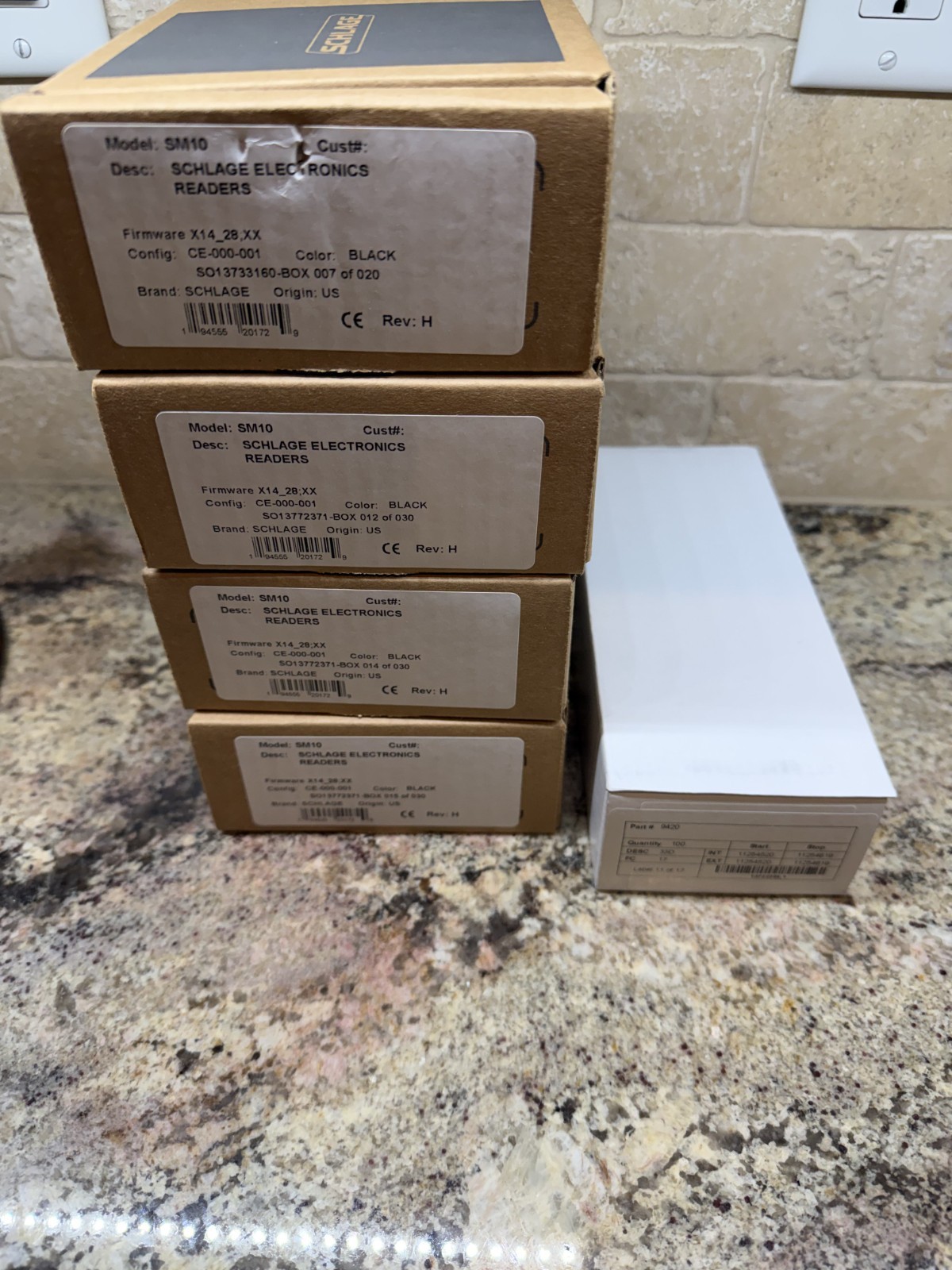 Schlage SM10 Proximity Card Readers x4 + 100 33D Cards HID Wiegand NEW NIB