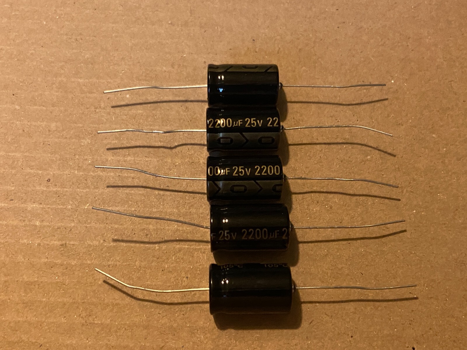 5 New Supertech 2200 uf 25v Axial Capacitors Guitar Tube Amp & Stereo Caps (Qty