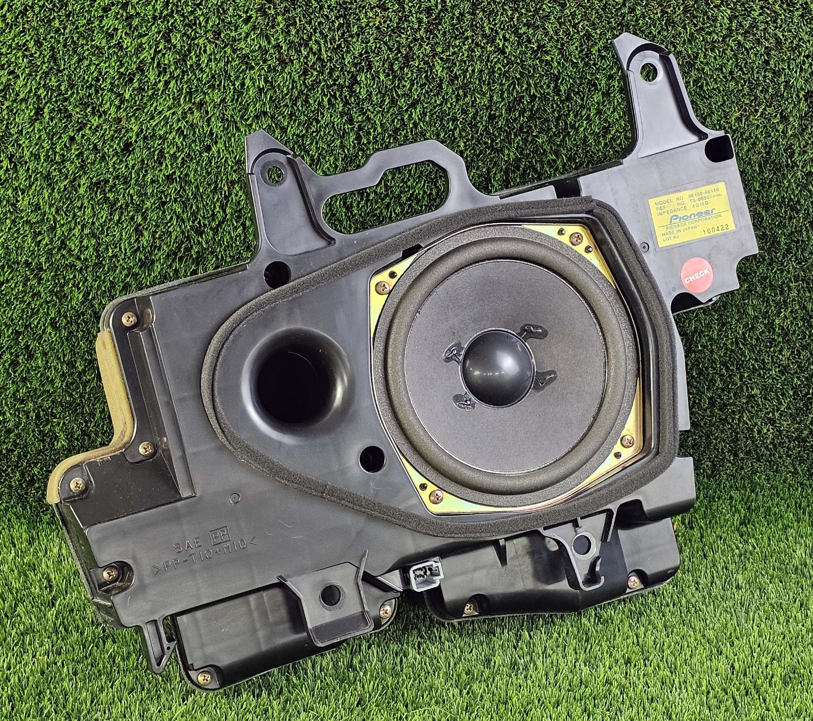 Lexus GX470 2003-2009 Pioneer Sub-Woofer 86150-60110 OEM Used: Fits Land Cruiser