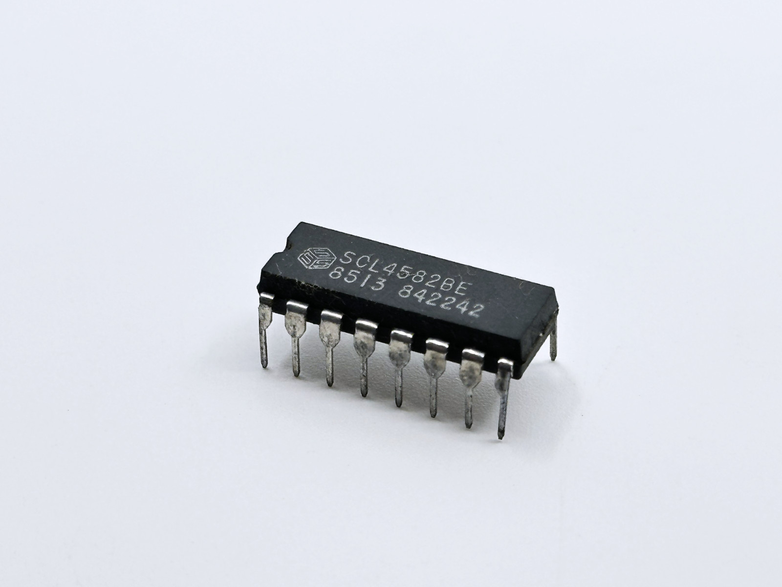 SCL4582BE SSS CMOS Look-Ahead Carry Generator for 4-Bit Adders DIP-16