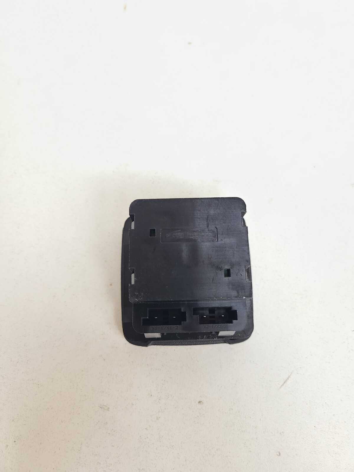 2017-2022 GMC ACADIA CENTER CONSOLE REAR POWER OUTLET SOCKET OEM