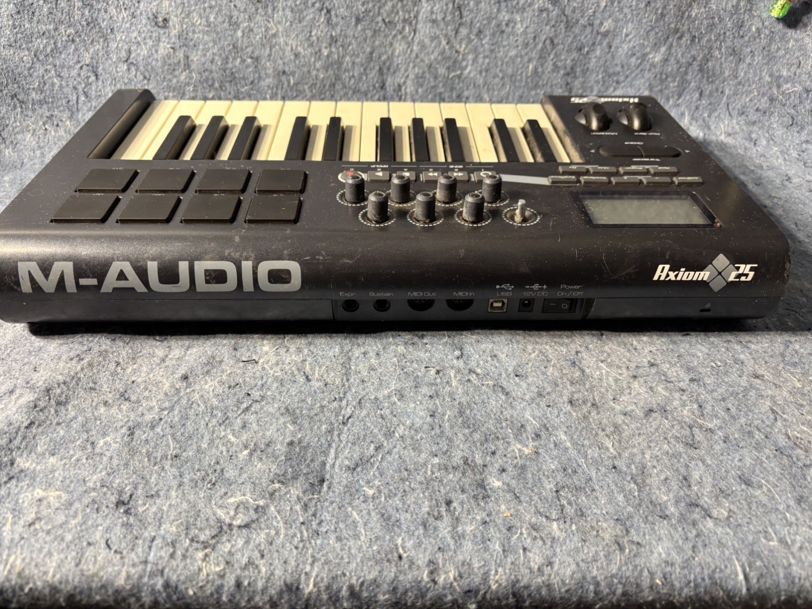 M-Audio Axiom 25-Key Semi-Weighted USB Midi Keyboard Controller read description