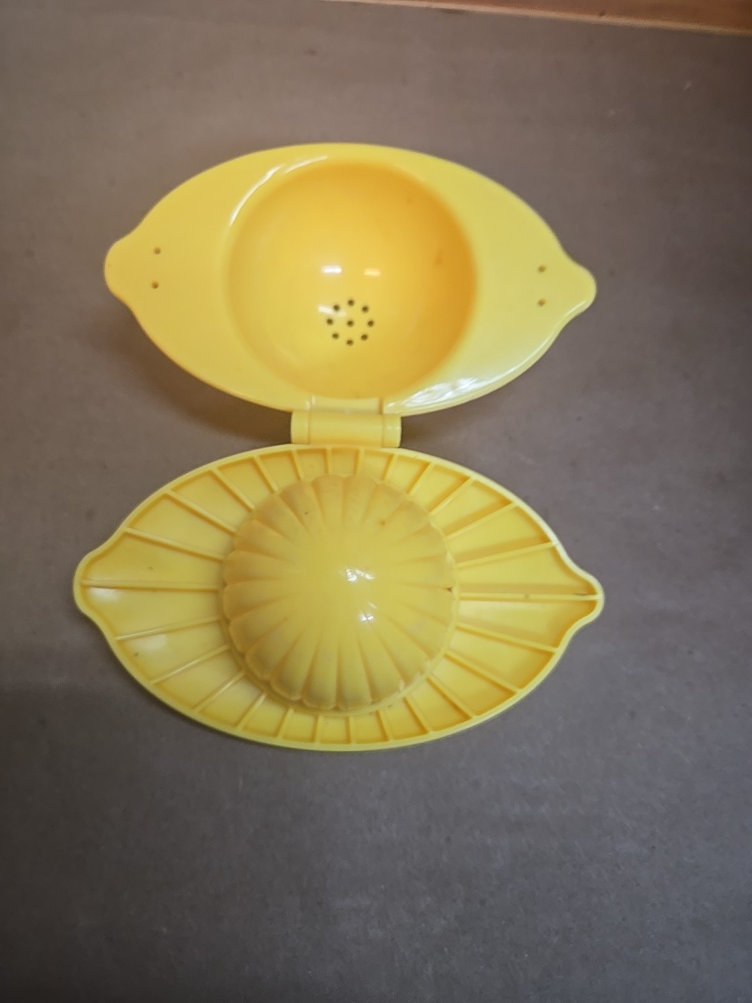 Handheld Lemon/Lime Squeezer/Juicer Press; Yellow Plastic; 6"x4"