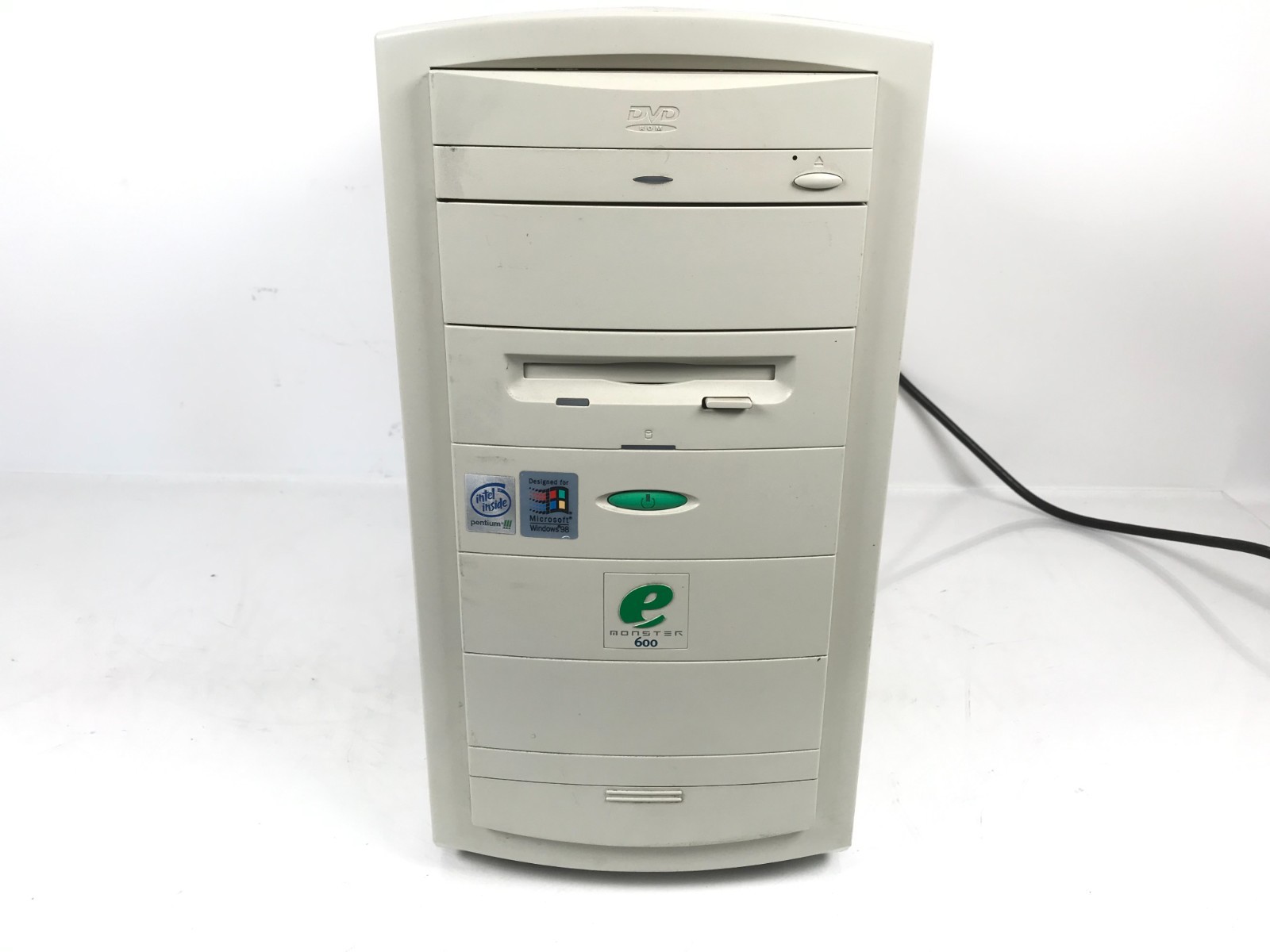 Emonster 600 192MB RAM, Windows 98, 20GB Storage Vintage
