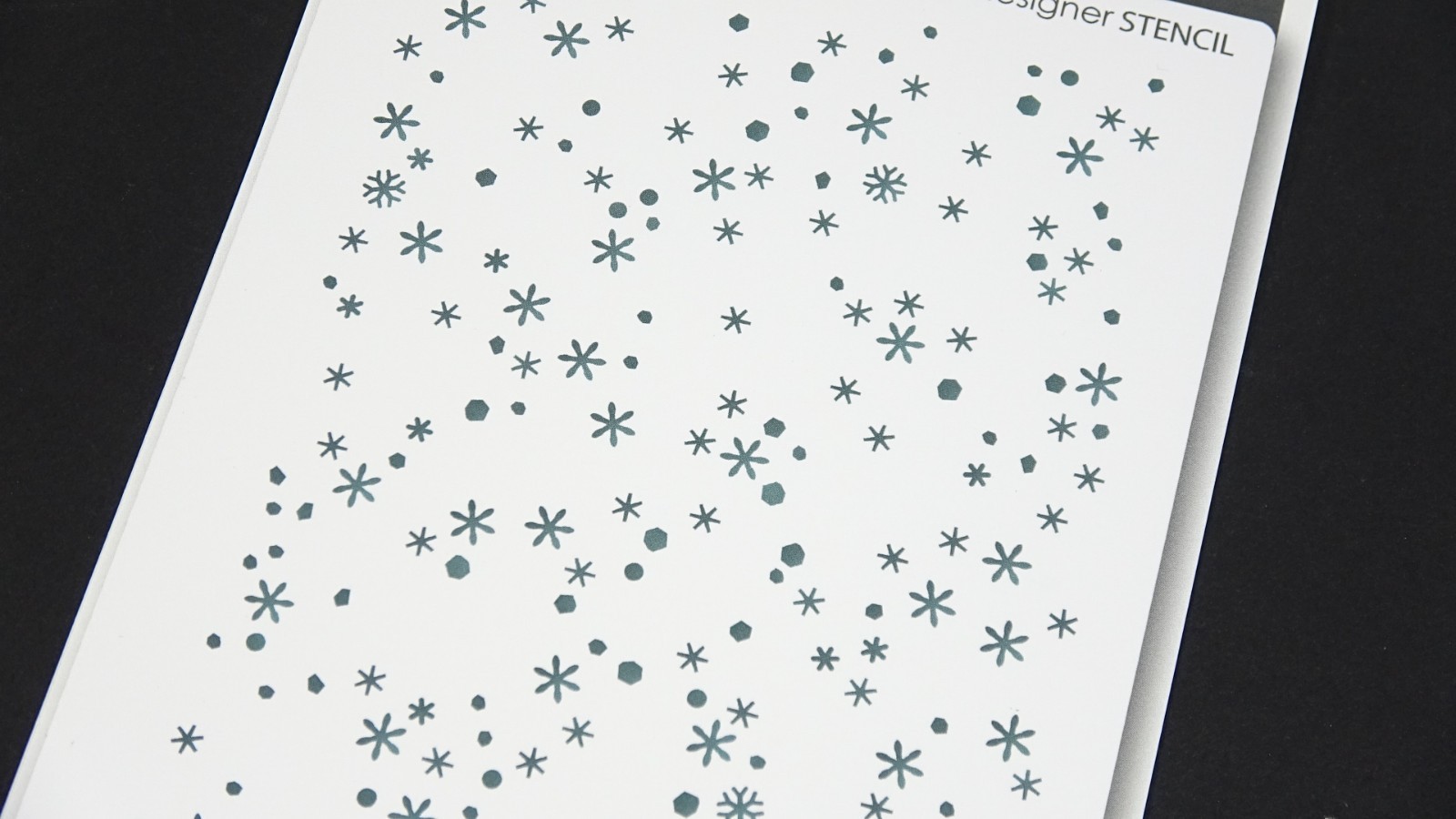 2016 Memory Box Designer Stencil Scattered Flakes 88612
