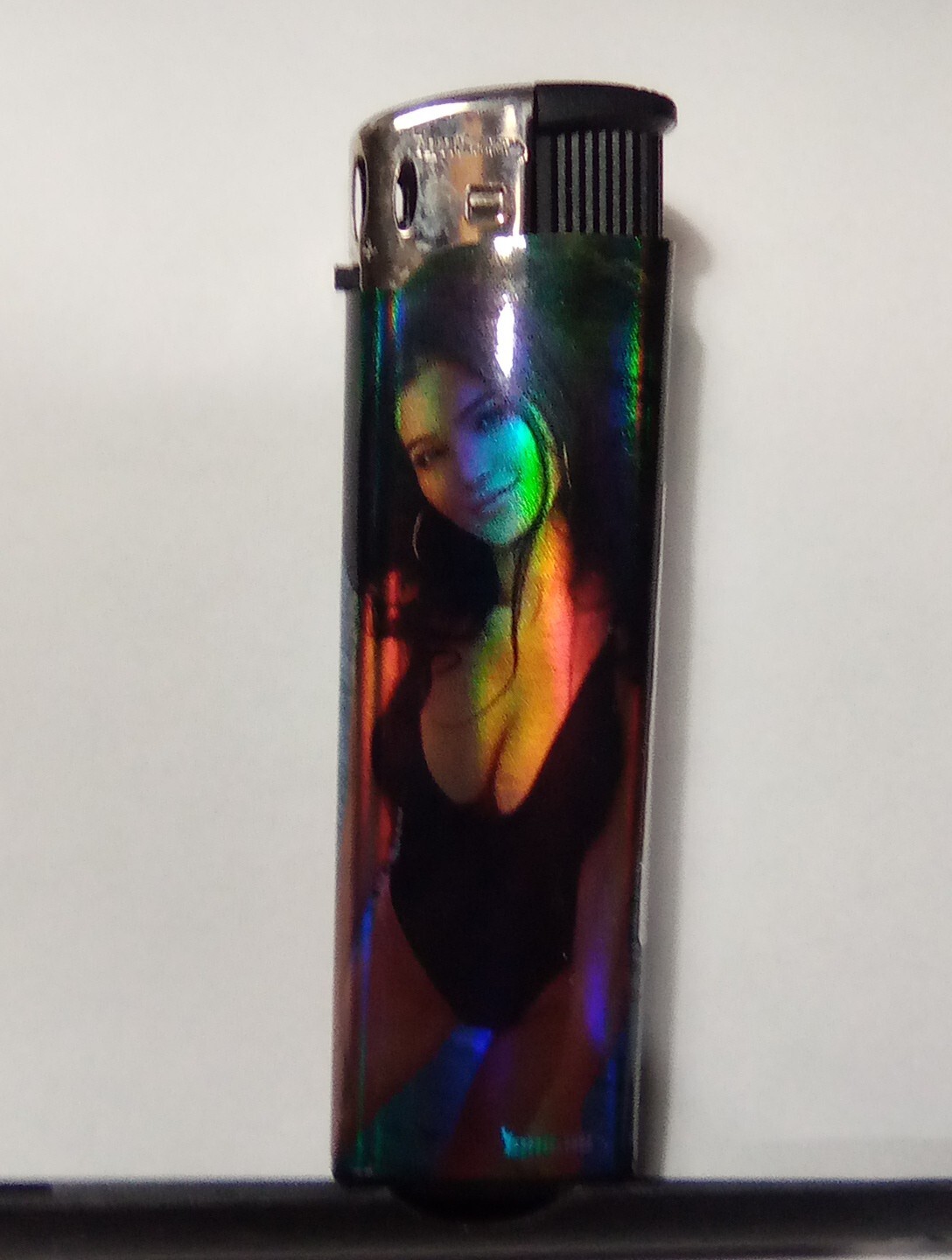 BEAUTIFUL MODEL IN BATHING SUIT LOGO REFILLABLE LIGHTER GREAT FOR COLLECTION NEW