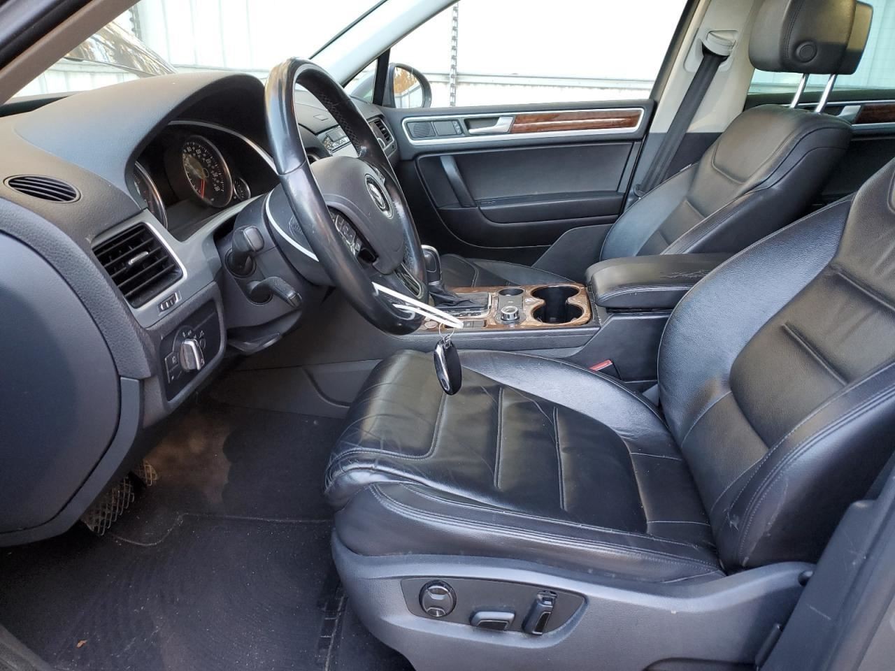 TOUAREG 2014 Glove Box 4989253
