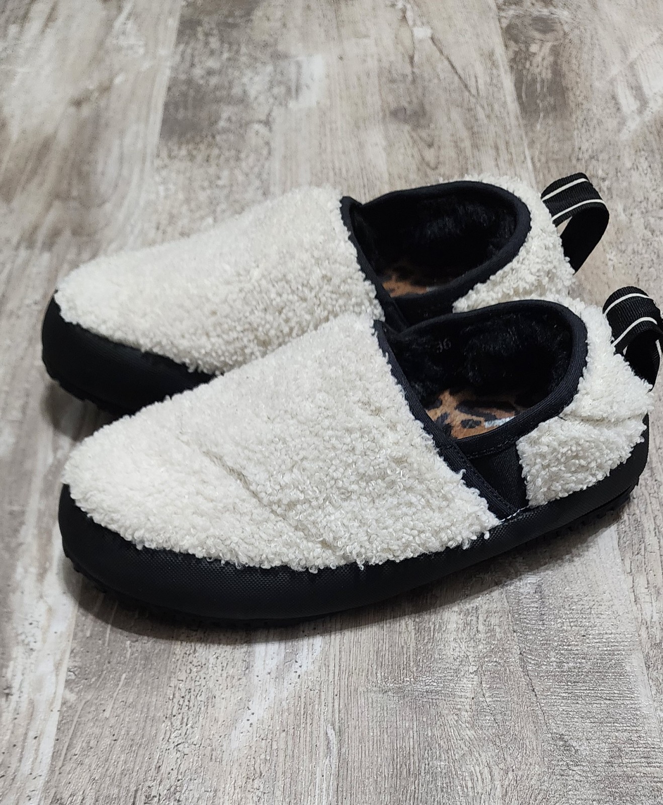 P448 Laby Teddy Sherpa Faux Fur White Slippers Women's EUR 36 US 6-6.5