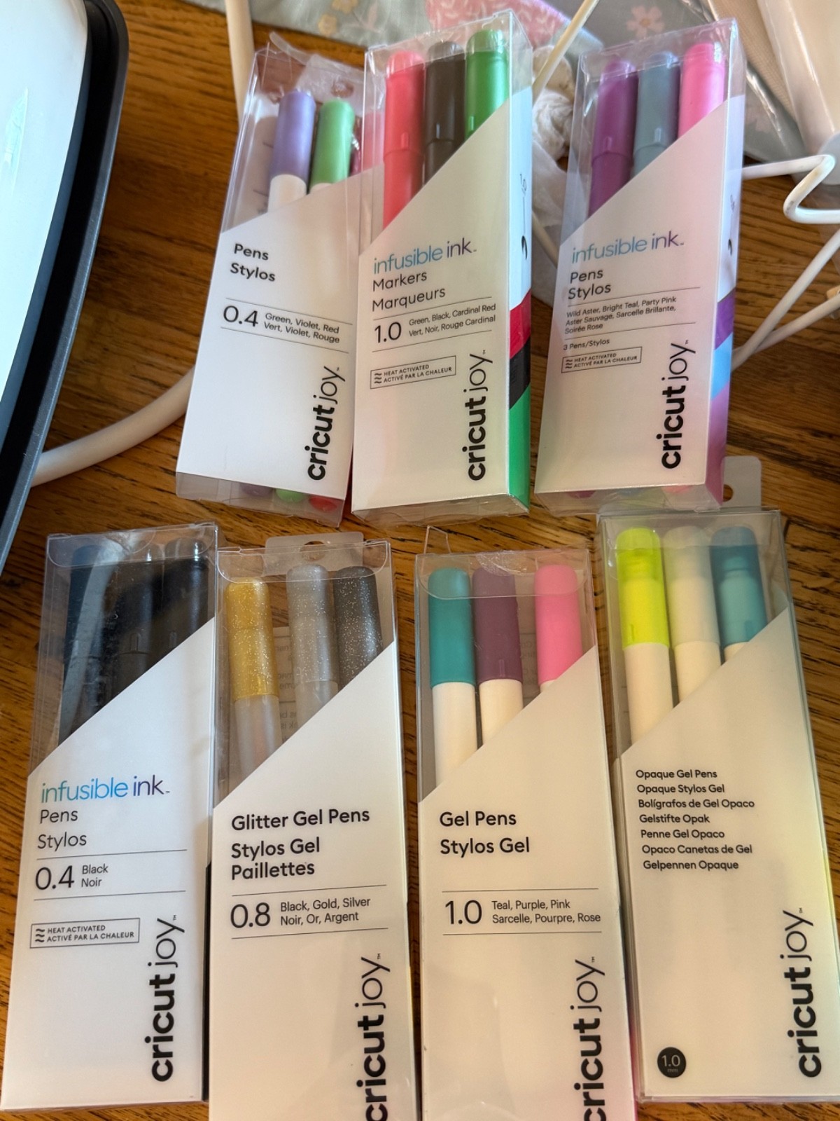 cricut joy bundle includes: cricut joy 2 mats plus a card mat and pens