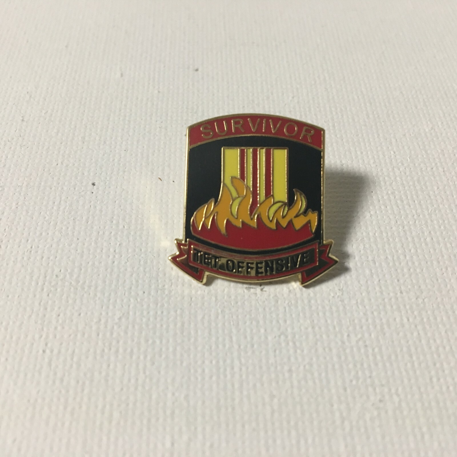 US ARMED FORCES SURVIVOR TET OFFENSIVE VIETNAM WAR HAT PIN MEASURES 7/8TH'S