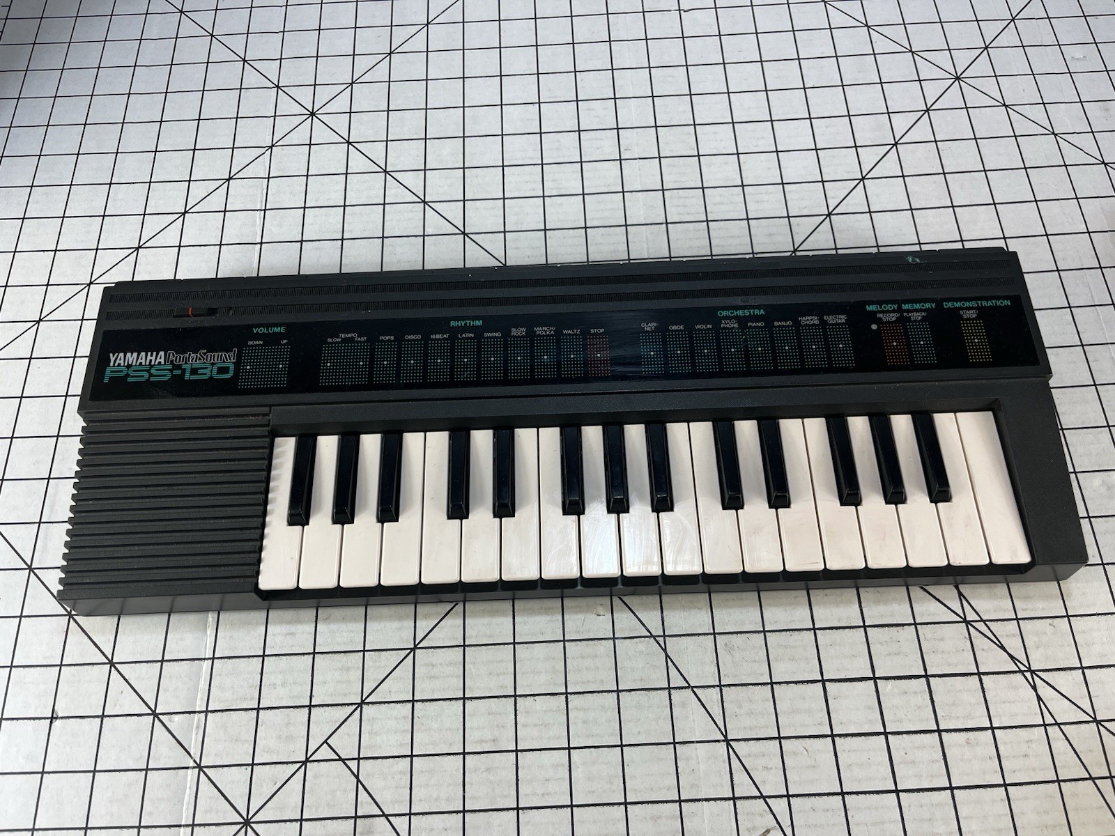 Vintage Yamaha PortaSound PSS-130 Electronic Keyboard Synthesizer 32-Key Tested