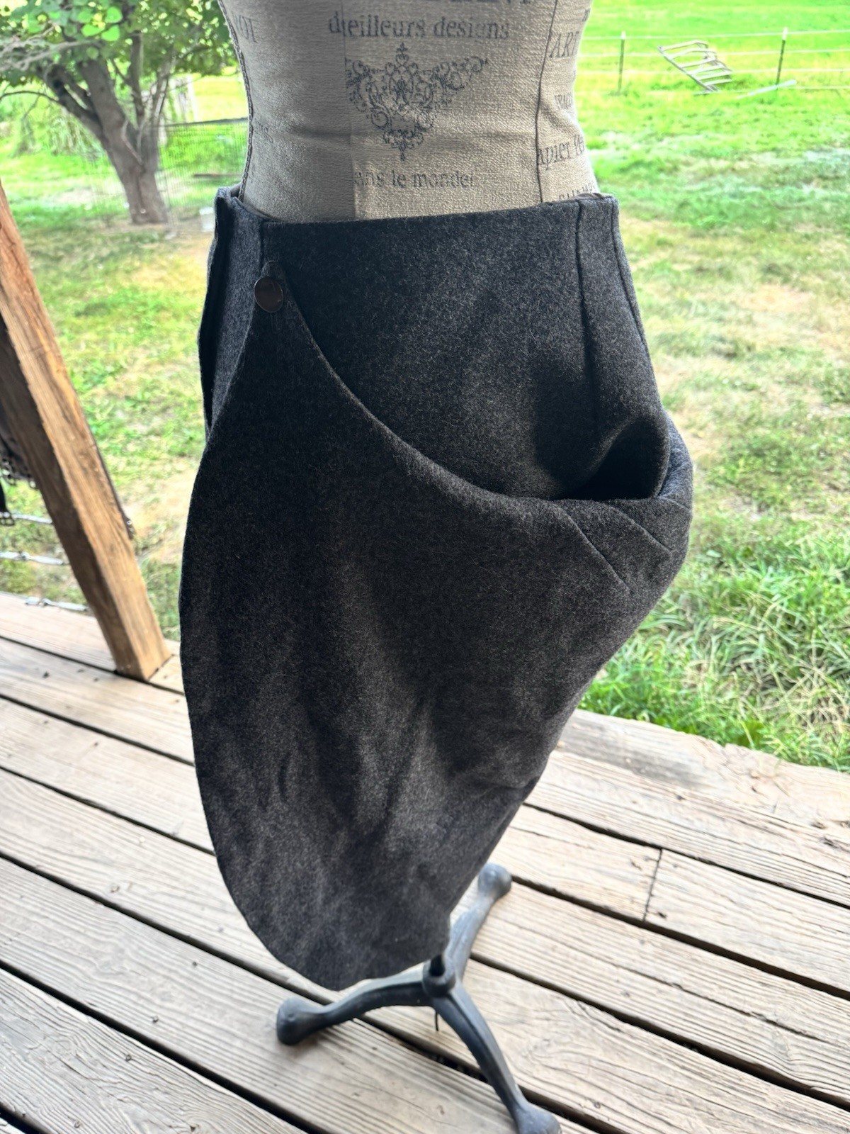 Side Saddle Apron