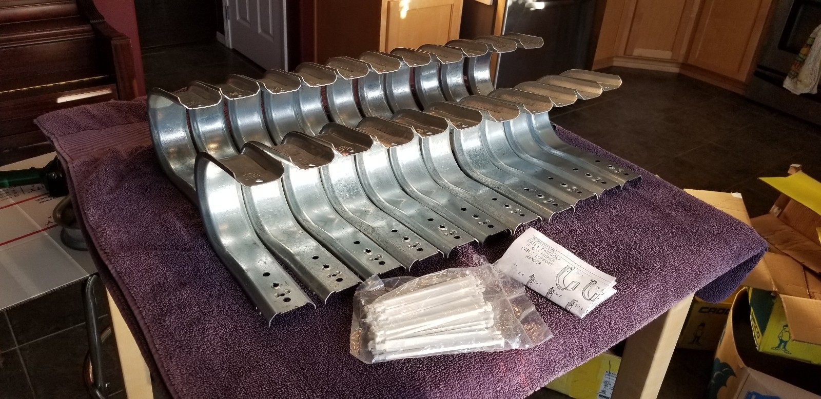 22 New ERICO CADDY CAT64 181050 CABLE HANGER CATEGORY 5 4" GALVANIZED STEEL