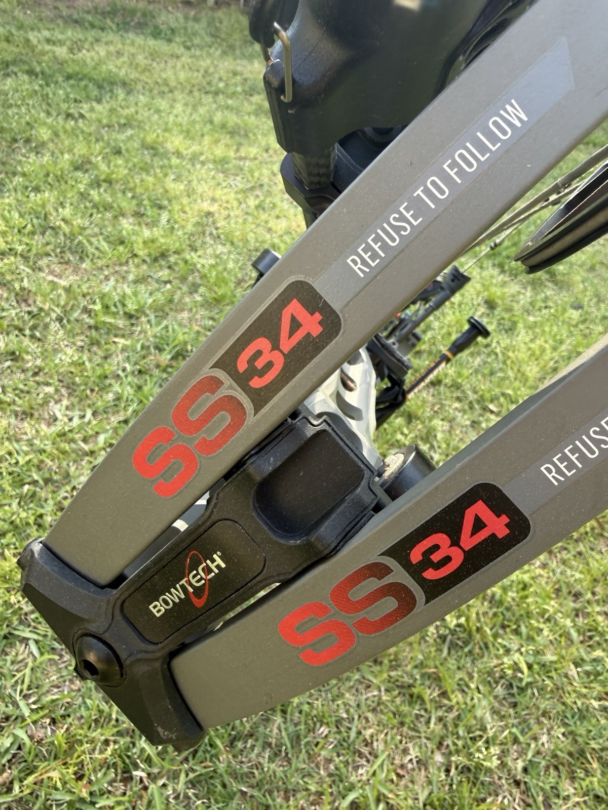 Bowtech SS34 Compound Bow Gray/Black Right Hand w/ Accessories & Rangefinder