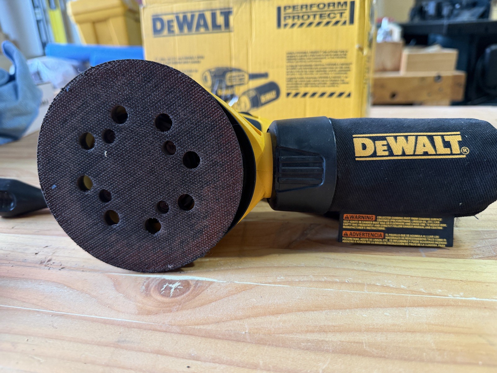 DEWALT Random Orbit Sander, Variable Speed, 5-Inch (DWE6423)