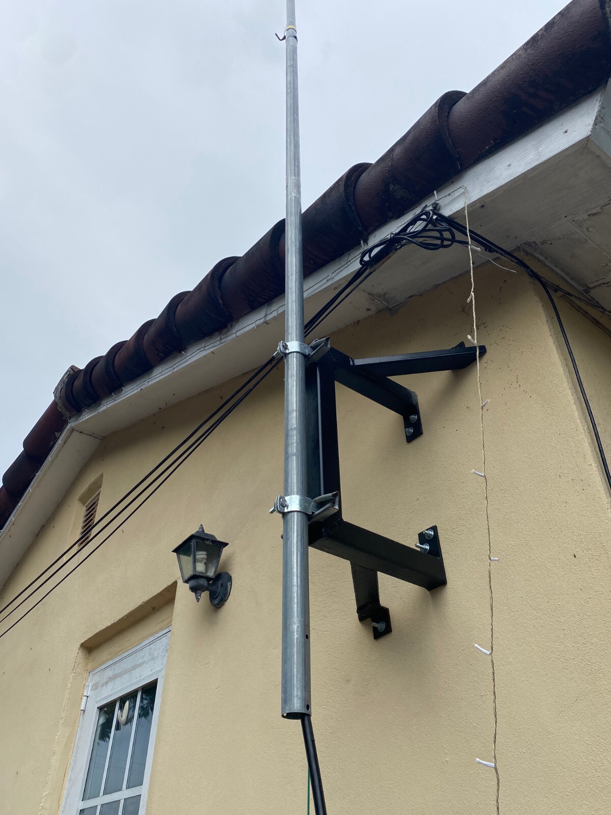 Helium Hotspot Antenna Bracket
