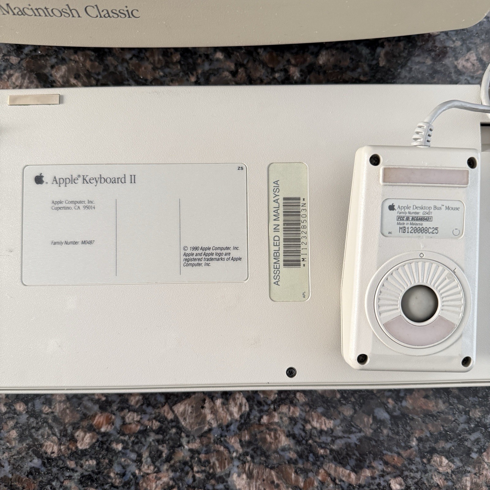 Apple Macintosh Classic 1990 Vintage Computer/Keyboard/Mouse Model M0420