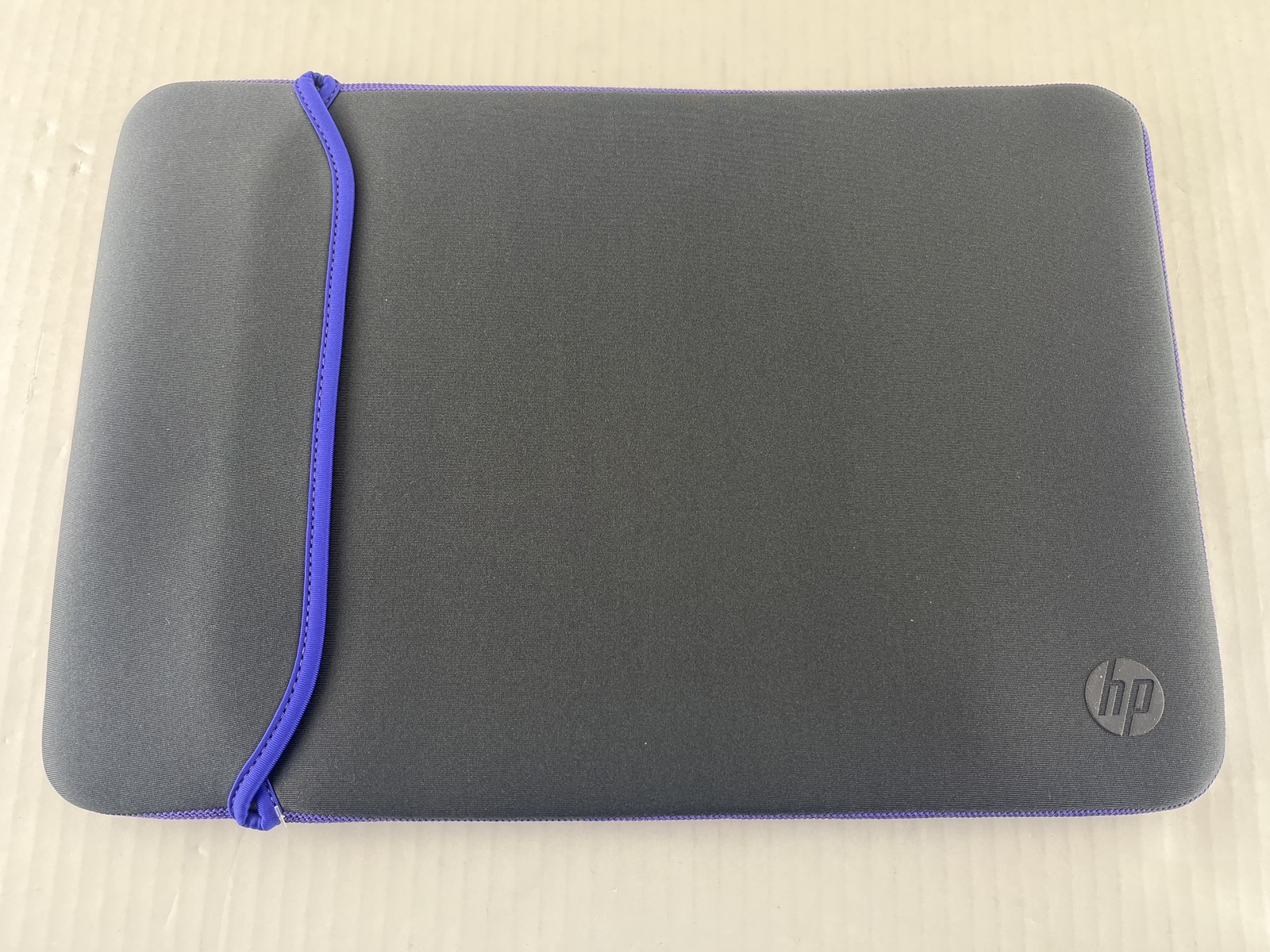 853427-031 / V5C32AA HP 15.6 Grey/Purple Chroma Sleeve