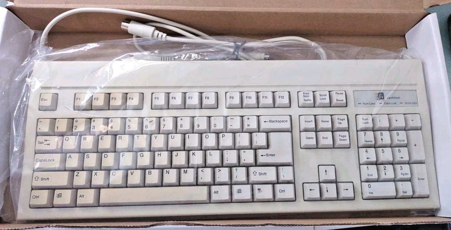 Vintage BTC Korea Co Ltd AT Keyboard S/N: K674605263 FCC L2BACEKEY295 RM0-KBRK