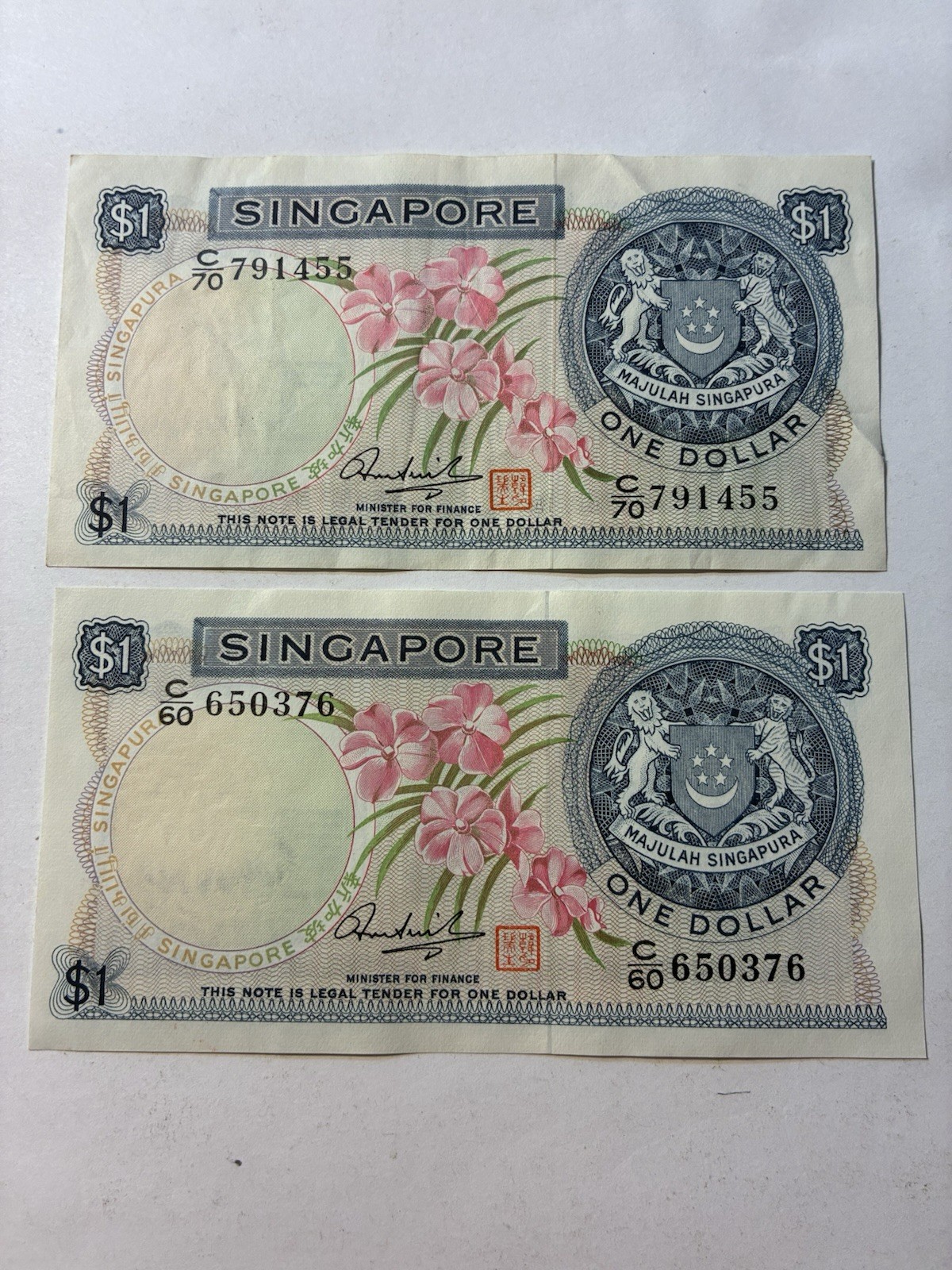 2 SINGAPORE $1.00 DOLLAR BANKNOTES