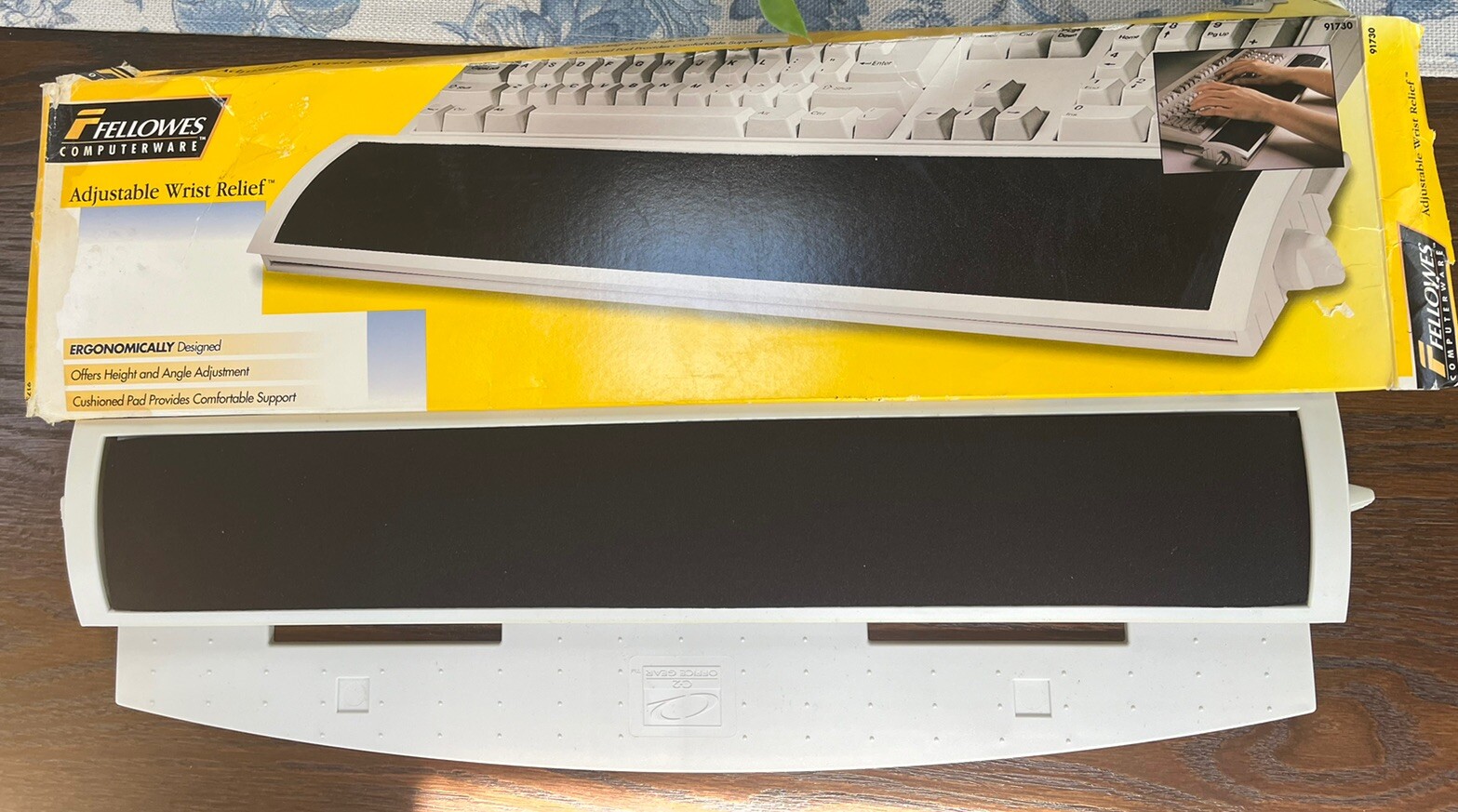 Vtg Adjustable Keyboard Wrist Relief Rest Pad Ergonomically Cushioned Fellowes