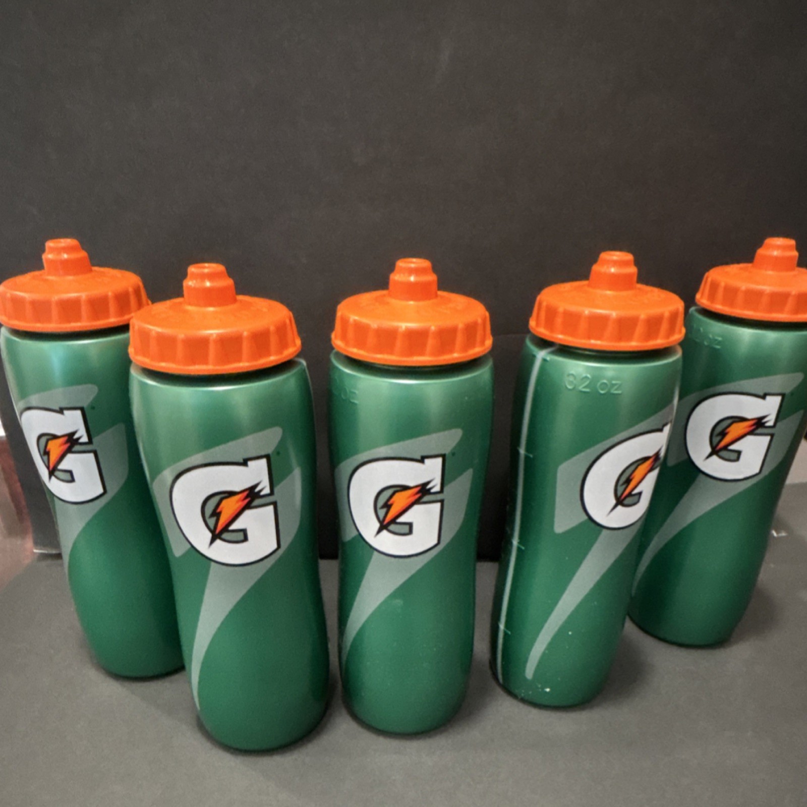 Gatorade 32 oz Sports Water Bottles Lot of 5 Green Plastic with Orange Push Cap