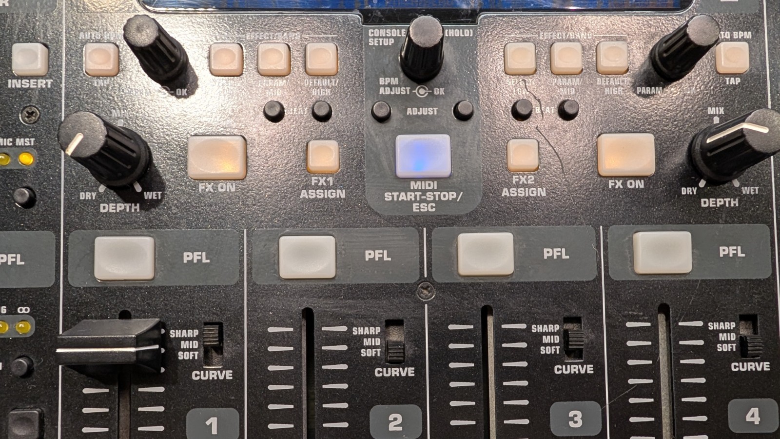 Behringer DDM4000 Digital DJ Mixer 4-Channel USB Tabletop Echo Reverb Filter