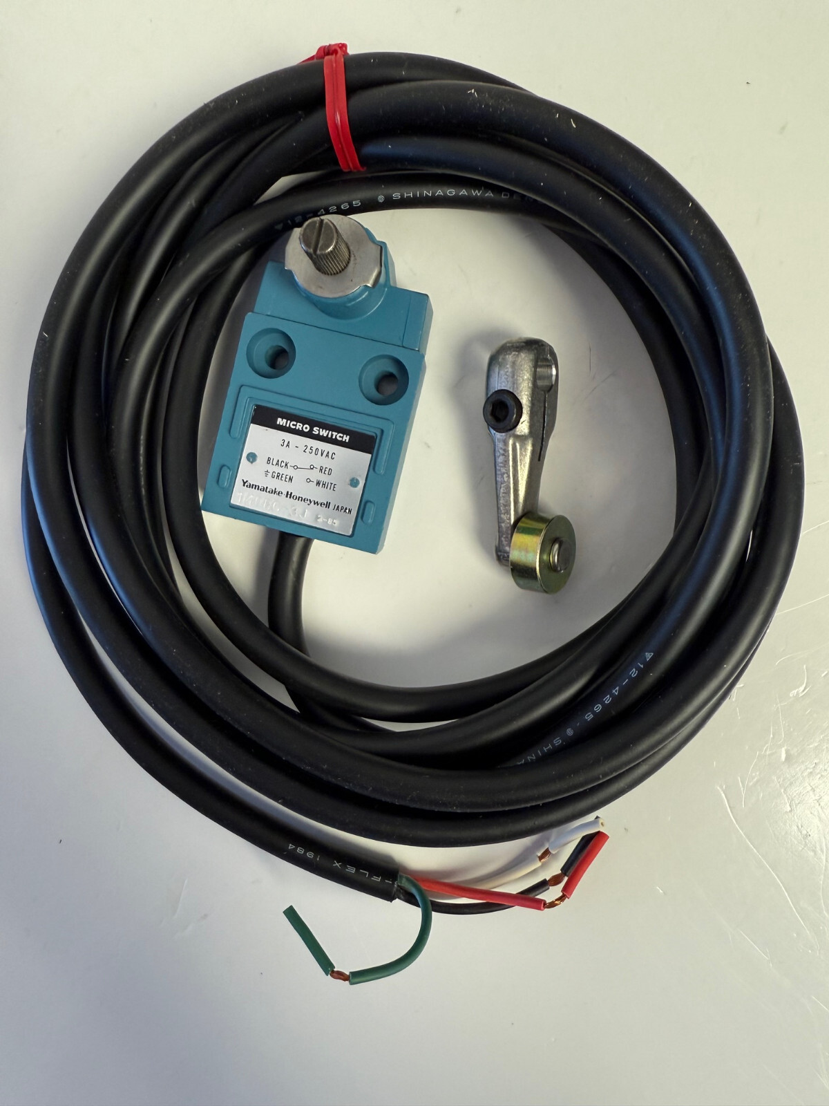 MICRO YAMATAKE HONEYWELL 14CE6-3T MICRO SWITCH NEW OPEN BOX