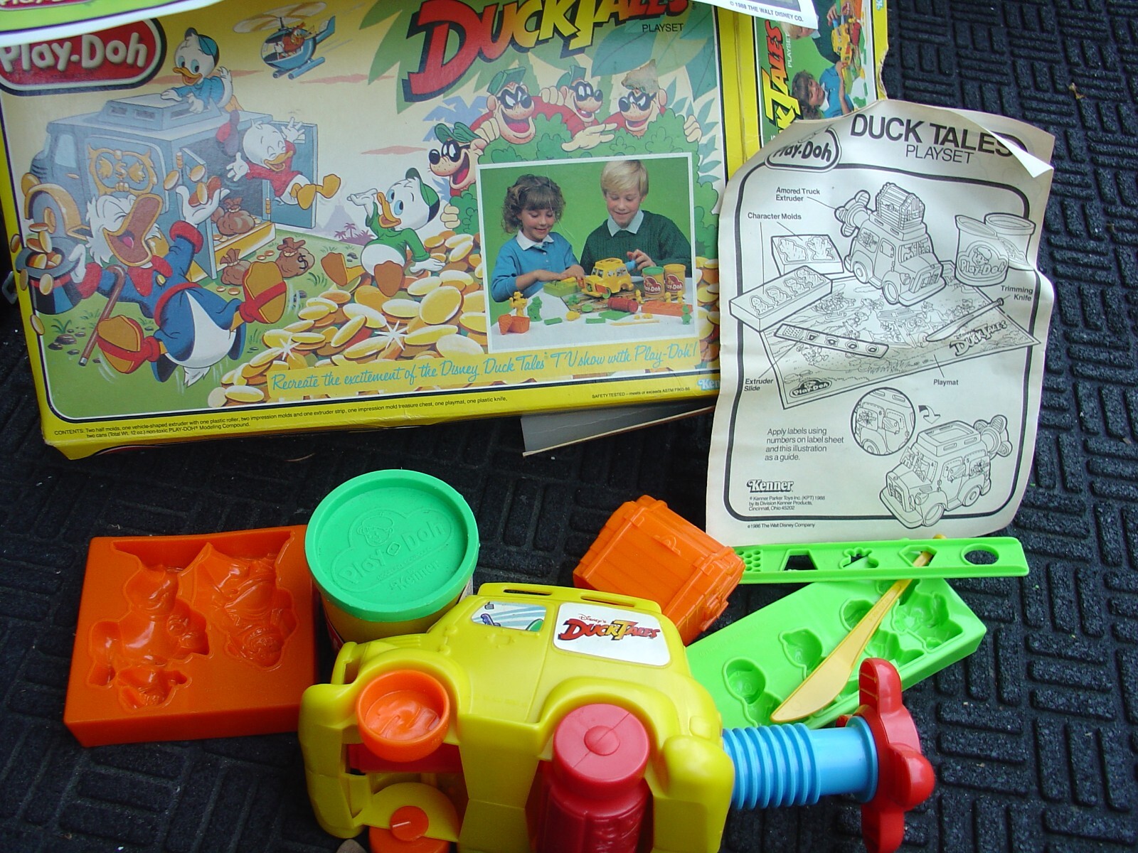Vintage Disney's Duck Tales Play-Doh Toy Play Set Parts Lot in Box Ducktales