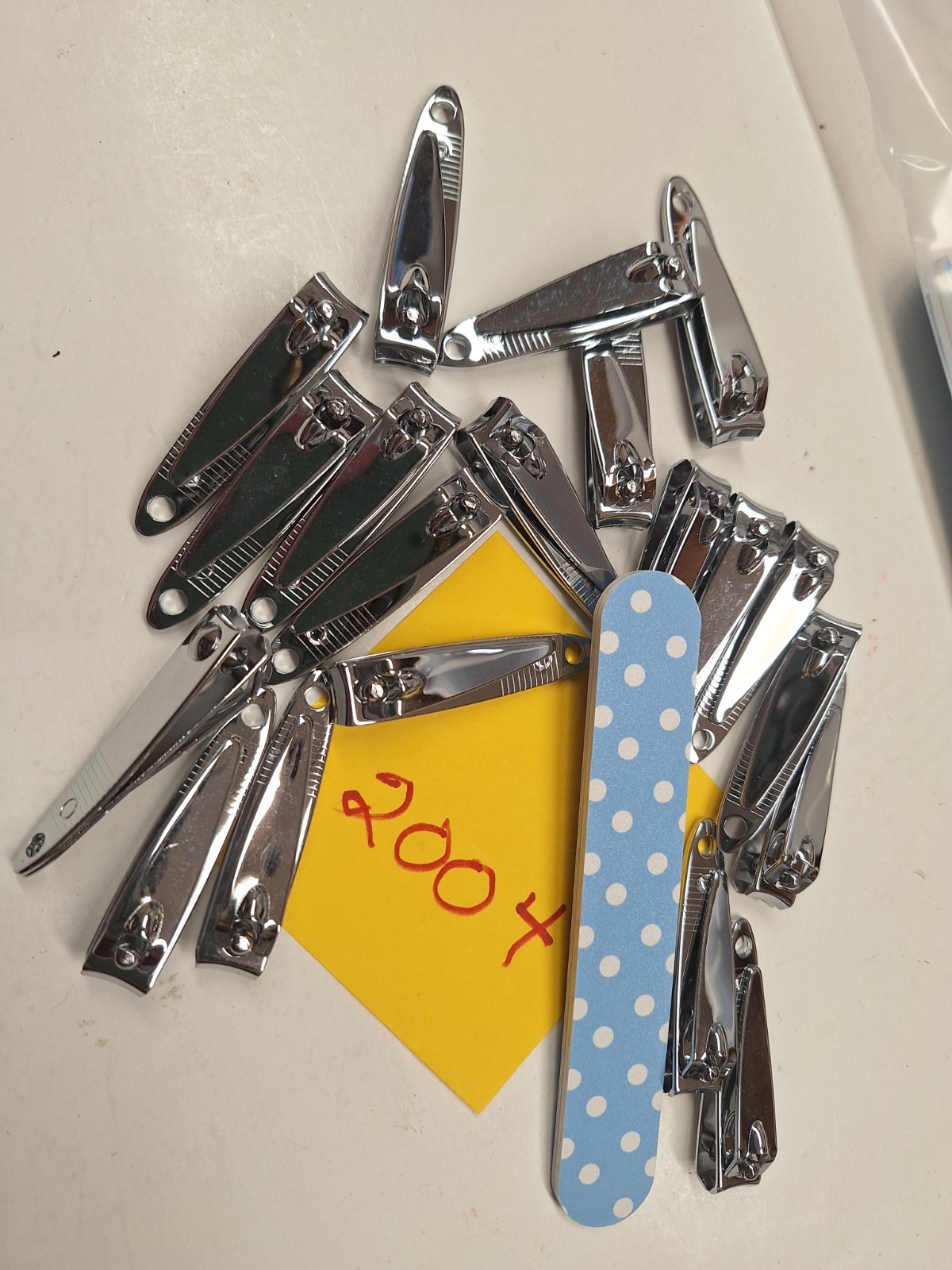 20 nail clippers plus bonus 12 emery boards      new other     LOT 2004