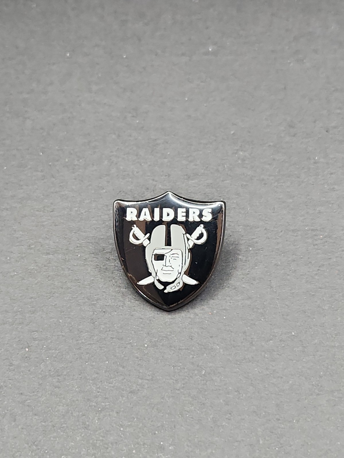 NFL Football Team Las Vegas Raiders Enamel Lapel Pin, FREE SHIPPING!