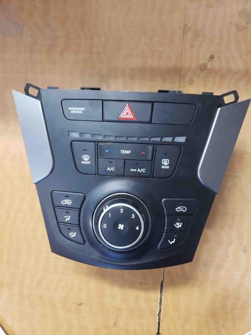 2017-2018 Hyundai Santa Fe AC Heater Sport SWB Manual Climate Control Unit OEM