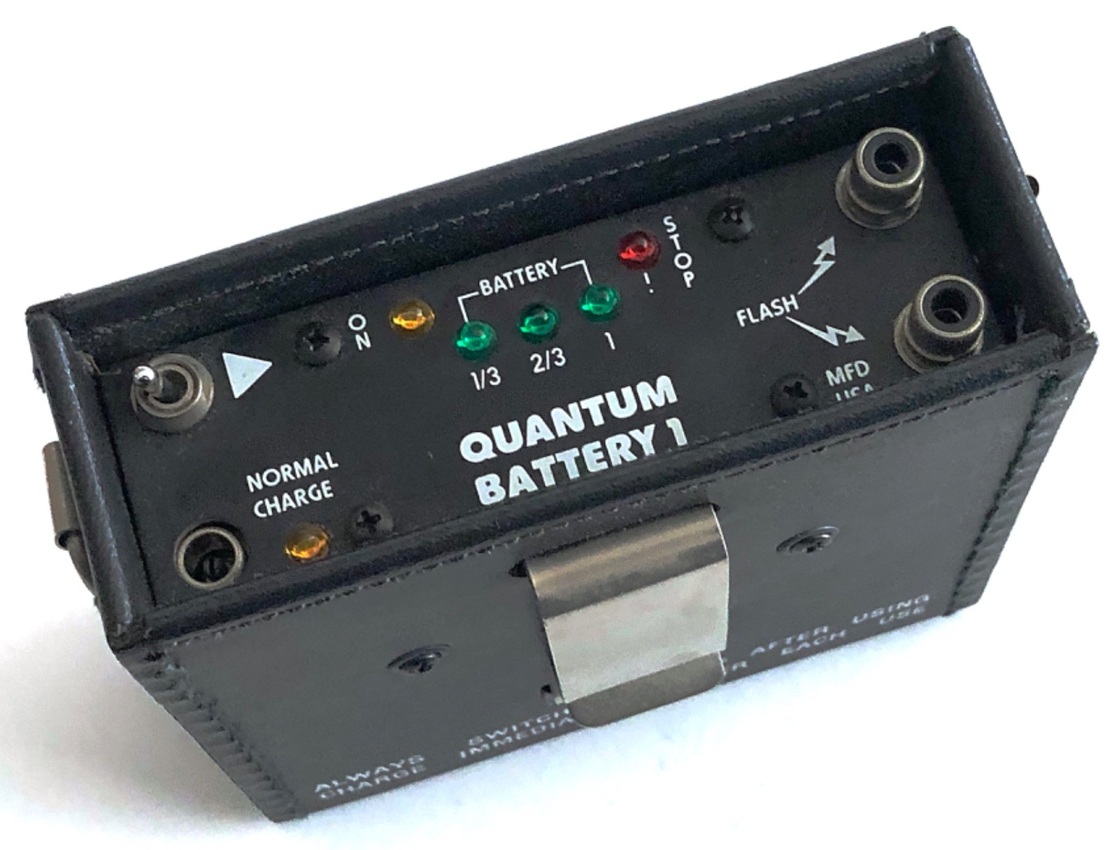 Quantum Instruments Quantum Battery 1 W Charger and Cables UNTESTED