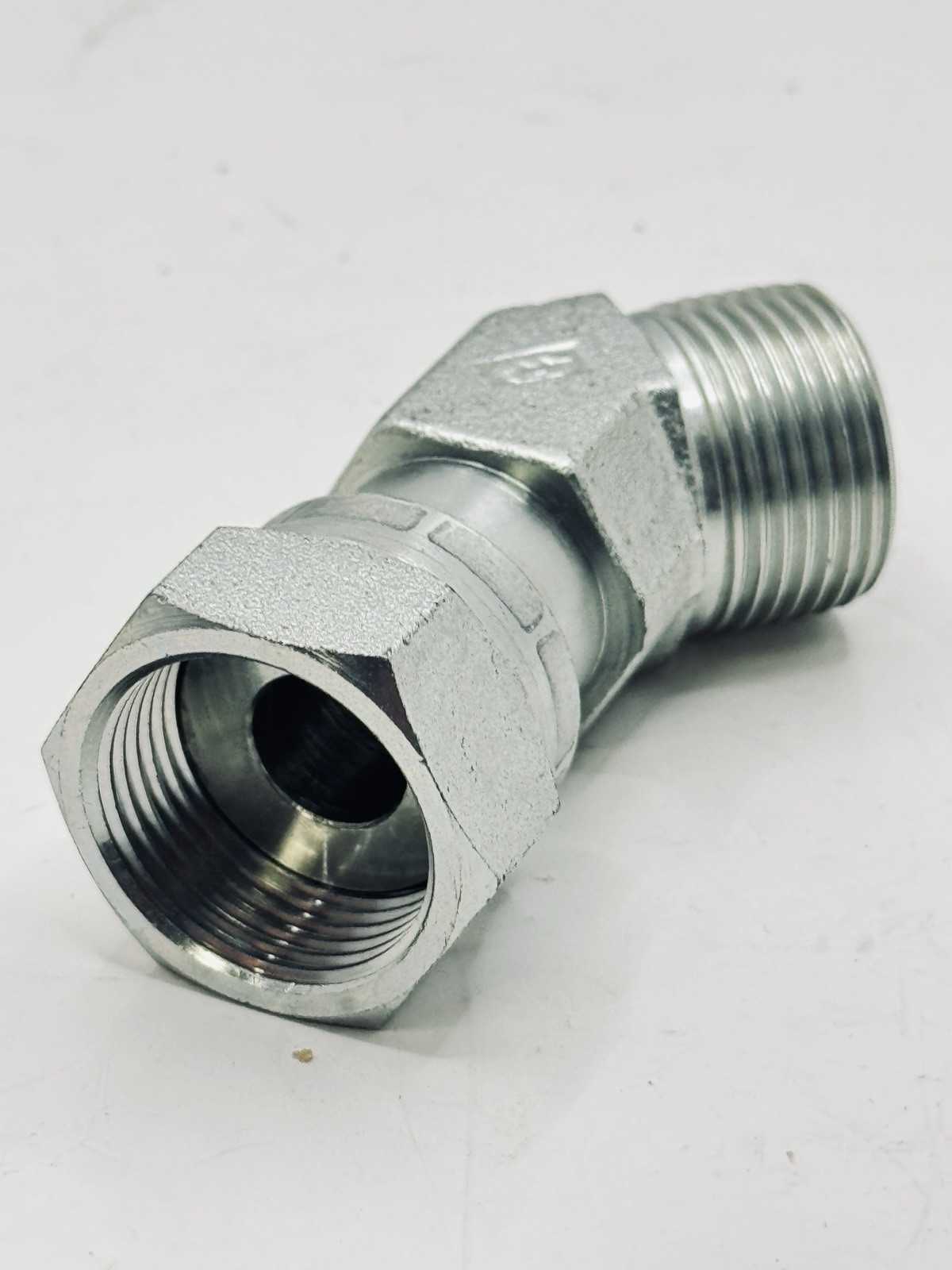 61H1609 Hydraulic Adapter 45º Female ORFS  x Female Swivel Fitting Hitachi
