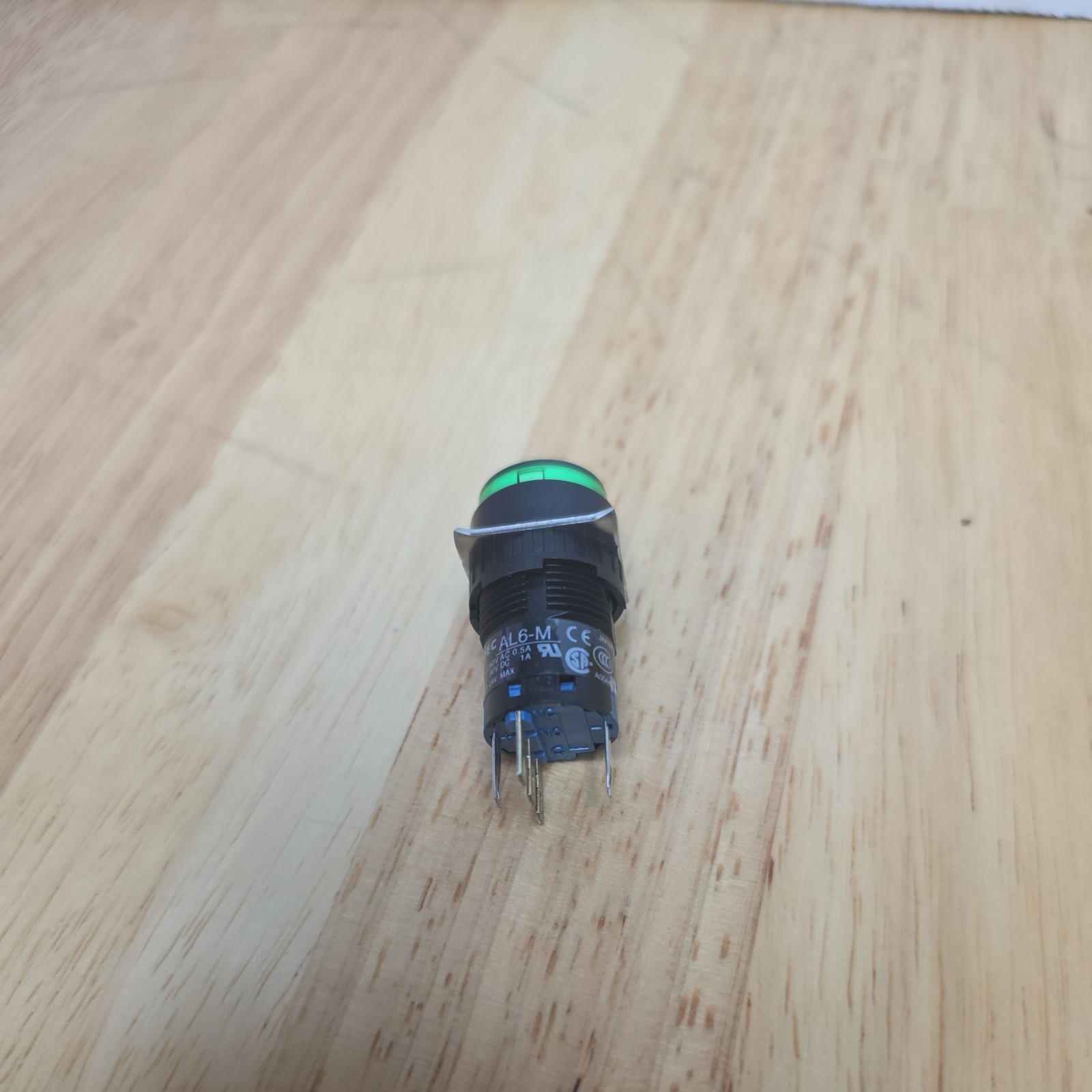 IDEC AL6M-M14P-G PUSH BUTTON SWITCH